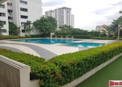 D.S. Tower 2 - 3 Bedrooms, 2 Bathrooms Condo on 9th Floor at Sukhumvit 39 Phrom Phong