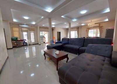 3 Bedrooms House in Chokchai Village 7 East Pattaya H010383