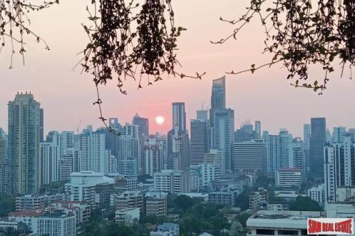 Supalai Place Condo - Elegant Newly Refurnished 2 Bed Condo on the 25th Floor with Full Furniture and Amazing City Views at Sukhumvit 37, Phrom Phong