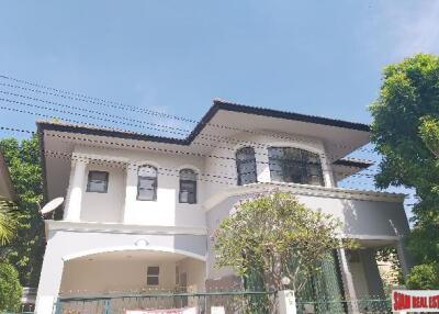 Lalin Greenville - Large Two Storey Four Bedroom House with Private Yard in Ban Thap Chang