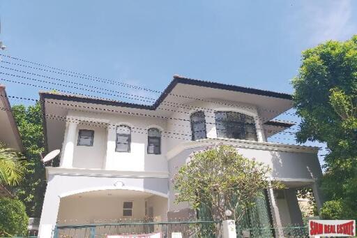 Lalin Greenville - Large Two Storey Four Bedroom House with Private Yard in Ban Thap Chang