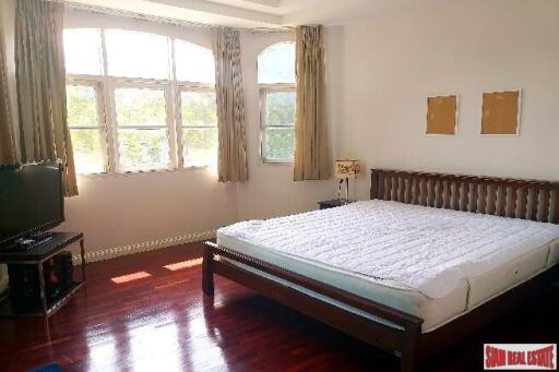 Lalin Greenville - Large Two Storey Four Bedroom House with Private Yard in Ban Thap Chang