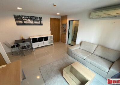 Zenith Place Sukhumvit 42 - Modern Condo with Bright Living Space, 1 Bedroom, and Prime Ekamai Location