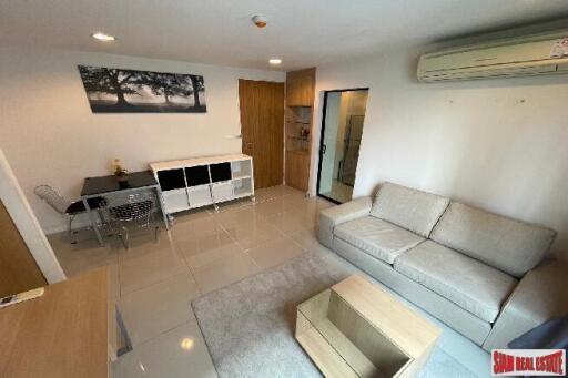 Zenith Place Sukhumvit 42 - Modern Condo with Bright Living Space, 1 Bedroom, and Prime Ekamai Location