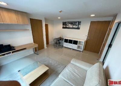 Zenith Place Sukhumvit 42 - Modern Condo with Bright Living Space, 1 Bedroom, and Prime Ekamai Location