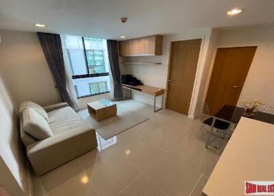 Zenith Place Sukhumvit 42 - Modern Condo with Bright Living Space, 1 Bedroom, and Prime Ekamai Location