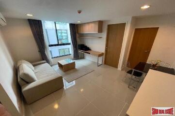 Zenith Place Sukhumvit 42 - Modern Condo with Bright Living Space, 1 Bedroom, and Prime Ekamai Location