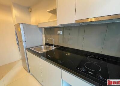 Zenith Place Sukhumvit 42 - Modern Condo with Bright Living Space, 1 Bedroom, and Prime Ekamai Location