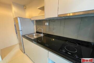 Zenith Place Sukhumvit 42 - Modern Condo with Bright Living Space, 1 Bedroom, and Prime Ekamai Location