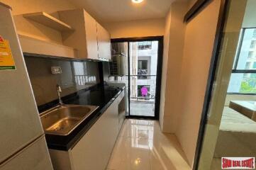 Zenith Place Sukhumvit 42 - Modern Condo with Bright Living Space, 1 Bedroom, and Prime Ekamai Location