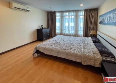 The Amethyst Sukhumvit 39  Luxury Living on the 8th Floor with 1 Bedroom and Balcony, Prime Location in Bangkok