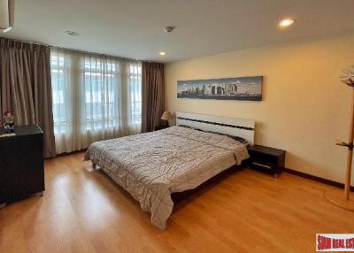 The Amethyst Sukhumvit 39  Luxury Living on the 8th Floor with 1 Bedroom and Balcony, Prime Location in Bangkok