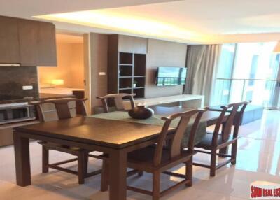 Siamese Thirty Nine - Spacious 2-Bedroom Condo with Private Balcony, Prime Location in Sukhumvit 39