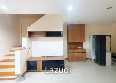 3 Bedroom 200 SQ.M Townhouse Metro Park Sathorn