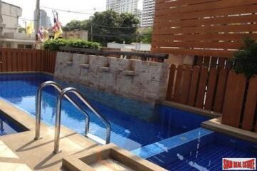 The Niche Sukhumvit 49 - Sunny One Bedroom for Sale in a Phrom Phong Low Rise Condo