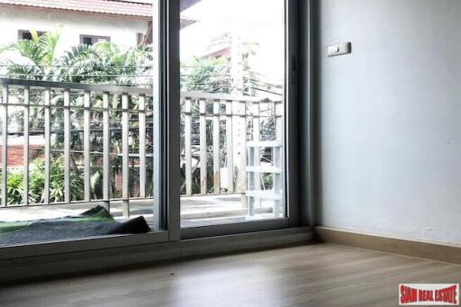 The Niche Sukhumvit 49 - Sunny One Bedroom for Sale in a Phrom Phong Low Rise Condo
