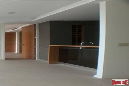 The River Condominium - 1 Bedroom and 1 Bathroom for Sale in Saphan Tak Sin Area of Bangkok