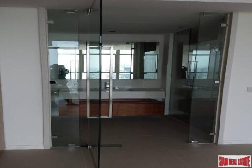 The River Condominium - 1 Bedroom and 1 Bathroom for Sale in Saphan Tak Sin Area of Bangkok