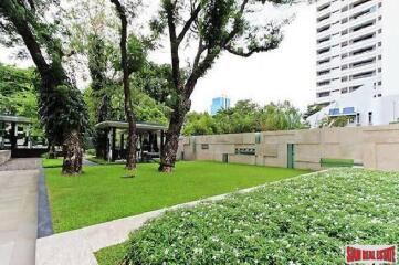 Quattro by Sansiri - 3 Bedrooms and 3 Bathrooms for Sale in Phrom Phong Area of Bangkok