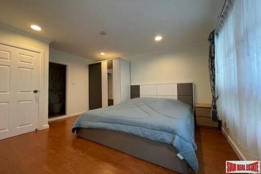 Lumpini Suite - 3 Bed Condo on the 4th Floor in this Low-Rise Condo in an Excellent Location at Sukhumvit 41