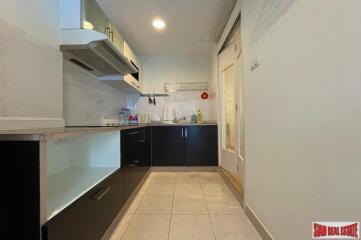 Lumpini Suite - 3 Bed Condo on the 4th Floor in this Low-Rise Condo in an Excellent Location at Sukhumvit 41