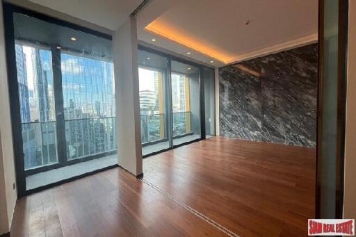 The Estelle - Ultra Luxury 2+1 Bed on the 11th Floor Located on Sukhumvit 26, 150 meters from Phrom Phong BTS/Emporium - Urgent Sell before Transfer!