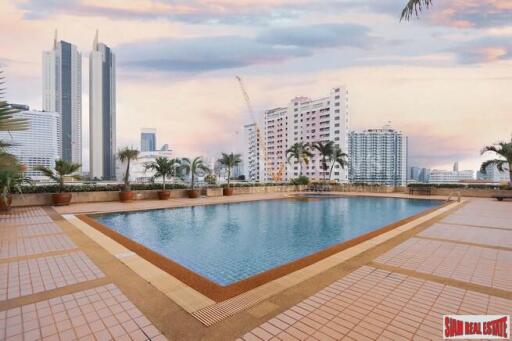 Baan Chaopraya Condominium - Large 3 Bed Condo on 19th Floor with Amazing River and City Views and Antique Furnishings at Chaopraya River