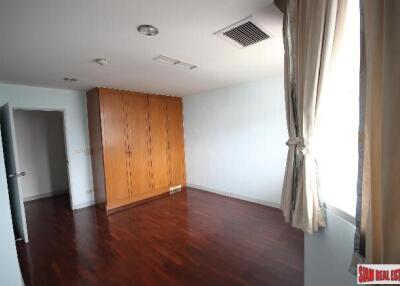 Large 3 bed 3 Bath Condo With Enormous Patio Balcony For Sale In Secure Building In Ekkamai Area Of Bangkok