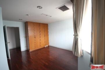 Large 3 bed 3 Bath Condo With Enormous Patio Balcony For Sale In Secure Building In Ekkamai Area Of Bangkok