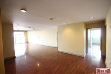 Large 3 bed 3 Bath Condo With Enormous Patio Balcony For Sale In Secure Building In Ekkamai Area Of Bangkok