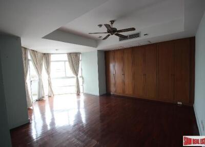 Large 3 bed 3 Bath Condo With Enormous Patio Balcony For Sale In Secure Building In Ekkamai Area Of Bangkok