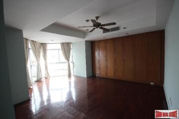 Large 3 bed 3 Bath Condo With Enormous Patio Balcony For Sale In Secure Building In Ekkamai Area Of Bangkok