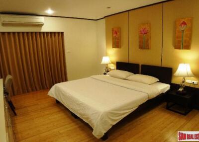 Saranjai Condominium - Impressive 3 Bedroom Sukhumvit Condo with Scenic Roof Garden