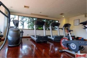 Oriental Towers Condo - Large Three Bedroom Family Condo with Pool and City Views in Ekkamai