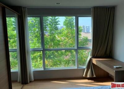 Hive Sukhumvit 65 - Cheerful Pool View One Bedroom Condo for Sale 650 m. from BTS Ekkamai