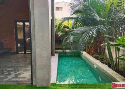 Ekkamai Modern Pool Villa - Standalone House With 5 Bed 6 Bath And 2 Private Swimming Pools For Sale In Ekkamai Area Of Bangkok