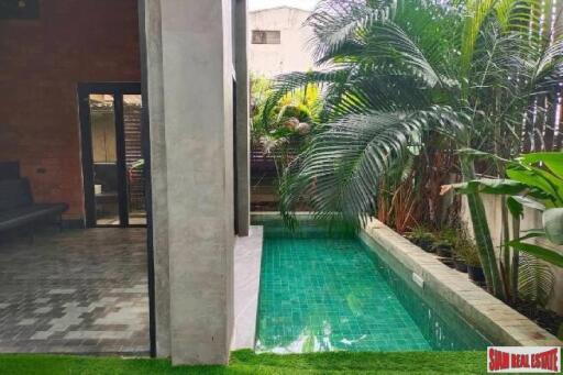 Ekkamai Modern Pool Villa - Standalone House With 5 Bed 6 Bath And 2 Private Swimming Pools For Sale In Ekkamai Area Of Bangkok