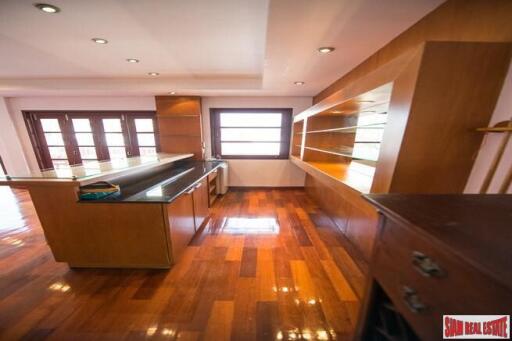 Renovated 4 Bed 3 Storey Townhouse for Sale at Sukhumvit 39, Phrom Phong