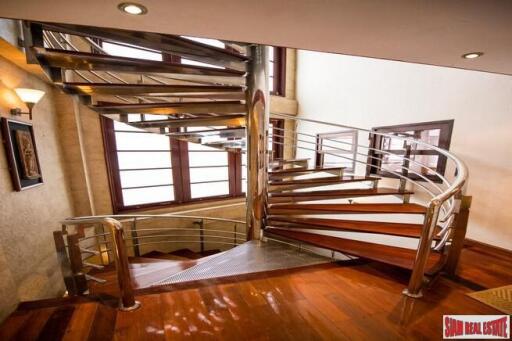 Renovated 4 Bed 3 Storey Townhouse for Sale at Sukhumvit 39, Phrom Phong