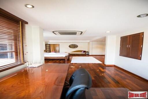 Renovated 4 Bed 3 Storey Townhouse for Sale at Sukhumvit 39, Phrom Phong