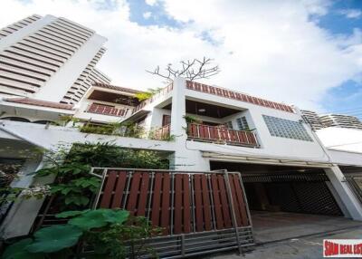 Renovated 4 Bed 3 Storey Townhouse for Sale at Sukhumvit 39, Phrom Phong