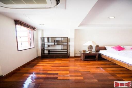 Renovated 4 Bed 3 Storey Townhouse for Sale at Sukhumvit 39, Phrom Phong