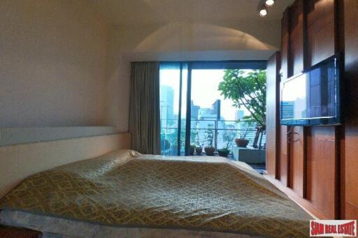 The Met - Modern and Bright Two Bedroom Condo with City Views in Chong Nonsi