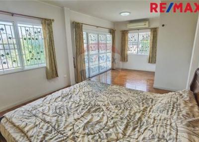 180 Sqm., 4 Beds, 2 Baths Townhouse listed for ฿ 4,790,000.