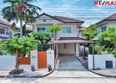 180 Sqm., 4 Beds, 2 Baths Townhouse listed for ฿ 4,790,000.