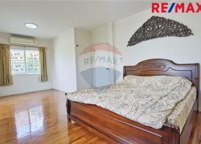 180 Sqm., 4 Beds, 2 Baths Townhouse listed for ฿ 4,790,000.