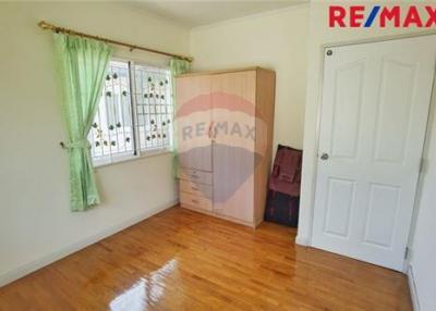 180 Sqm., 4 Beds, 2 Baths Townhouse listed for ฿ 4,790,000.