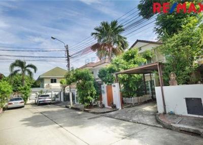 180 Sqm., 4 Beds, 2 Baths Townhouse listed for ฿ 4,790,000.