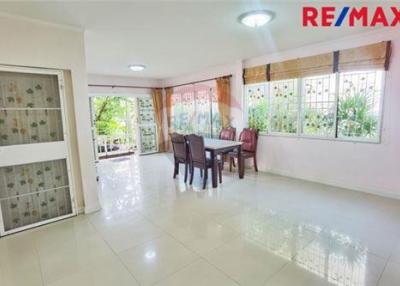 180 Sqm., 4 Beds, 2 Baths Townhouse listed for ฿ 4,790,000.