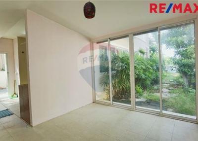 180 Sqm., 4 Beds, 2 Baths Townhouse listed for ฿ 4,790,000.